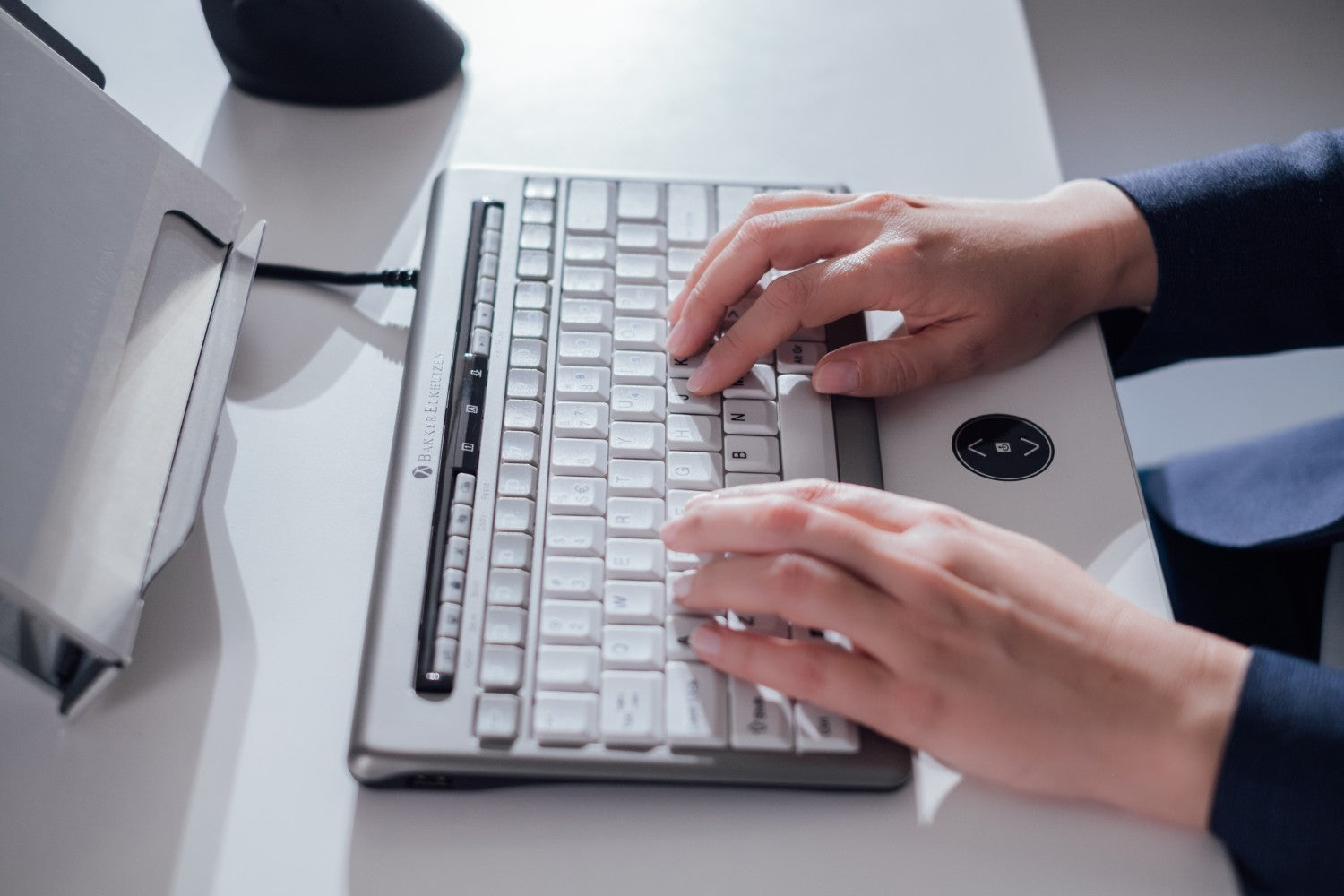 BakkerElkhuizen S-board 840 clavier Bureau USB QWERTZ Allemand Gris clair, Blanc
